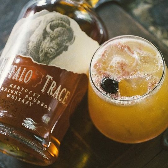 Buffalo Trace Export Strength 80 Proof Kentucky Straight Bourbon Whiskey