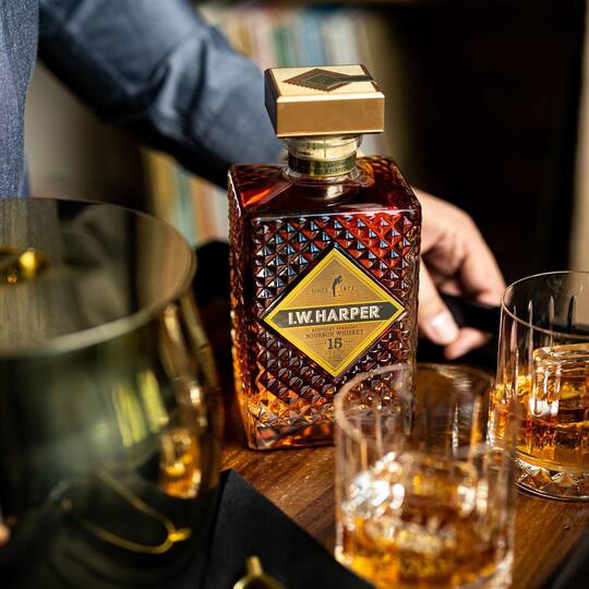 I W Harper 15 Year Old Kentucky Straight Bourbon Whiskey