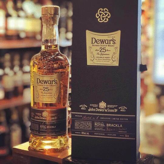 Dewars The Signature 25 Year Old Blended Scotch Whisky