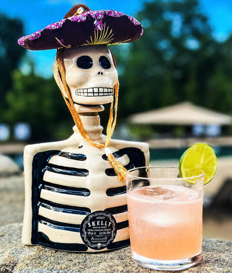Los Azulejos Skeleto Skelly Anejo Tequila
